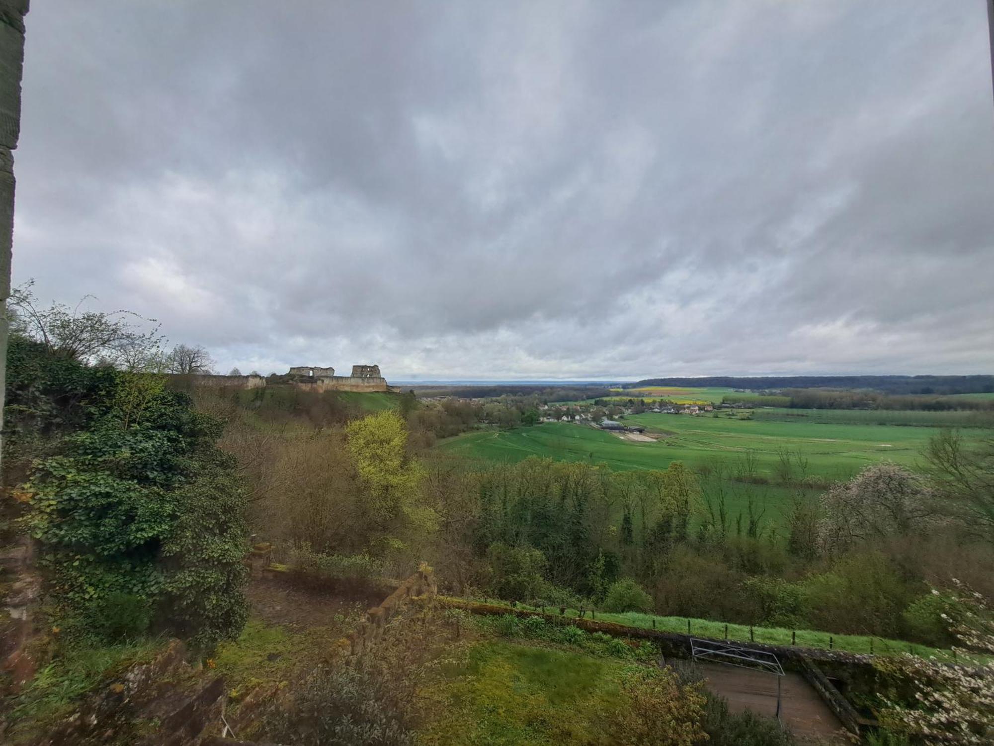 Location A Coucy Le Chateau Eksteriør bilde